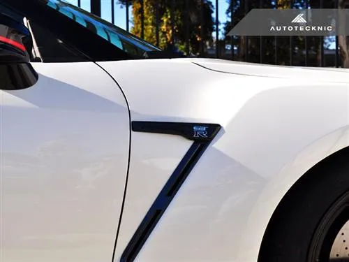 AutoTecknic Dry Carbon Emblem Cover (15  Nissan R35 GT-R)