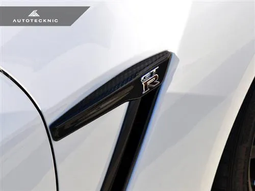 AutoTecknic Dry Carbon Emblem Cover (15  Nissan R35 GT-R)