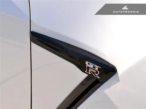 AutoTecknic Dry Carbon Emblem Cover (15  Nissan R35 GT-R)