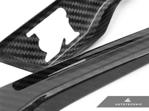 AutoTecknic Dry Carbon Emblem Cover (15  Nissan R35 GT-R)