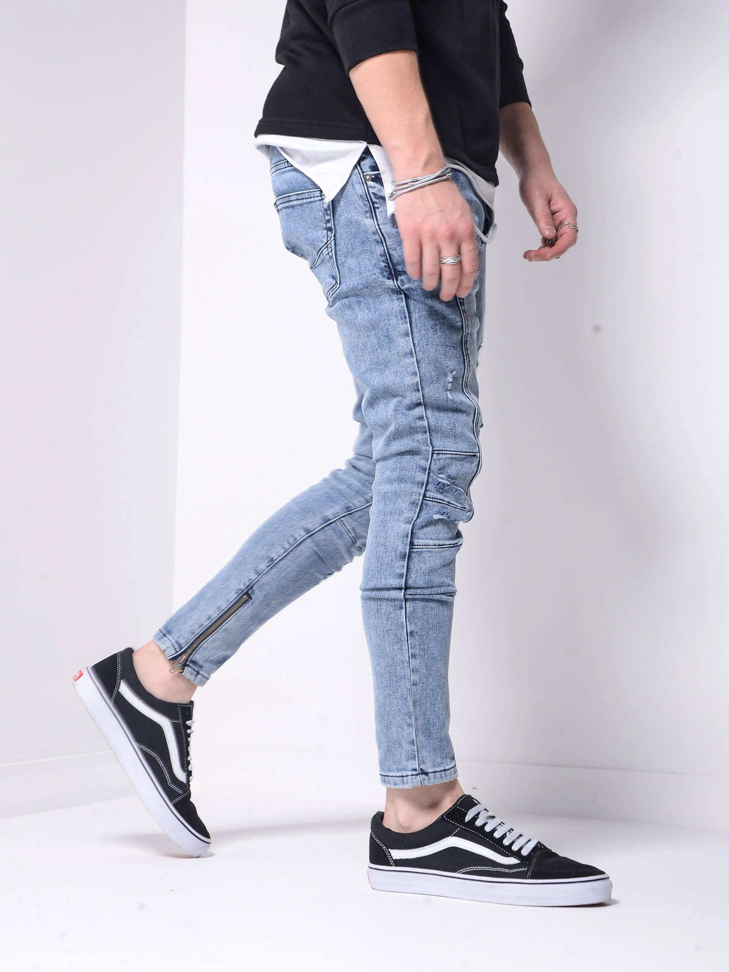 Distressed Washed Jeans