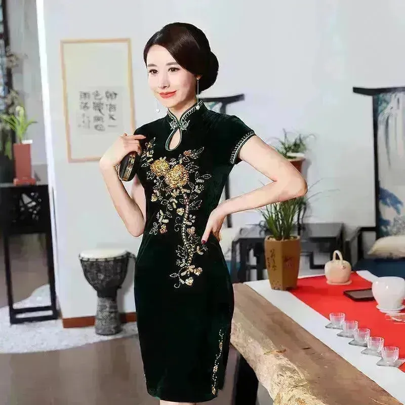 Golden Velvet Retro Modified Beaded Medium-length Cheongsam