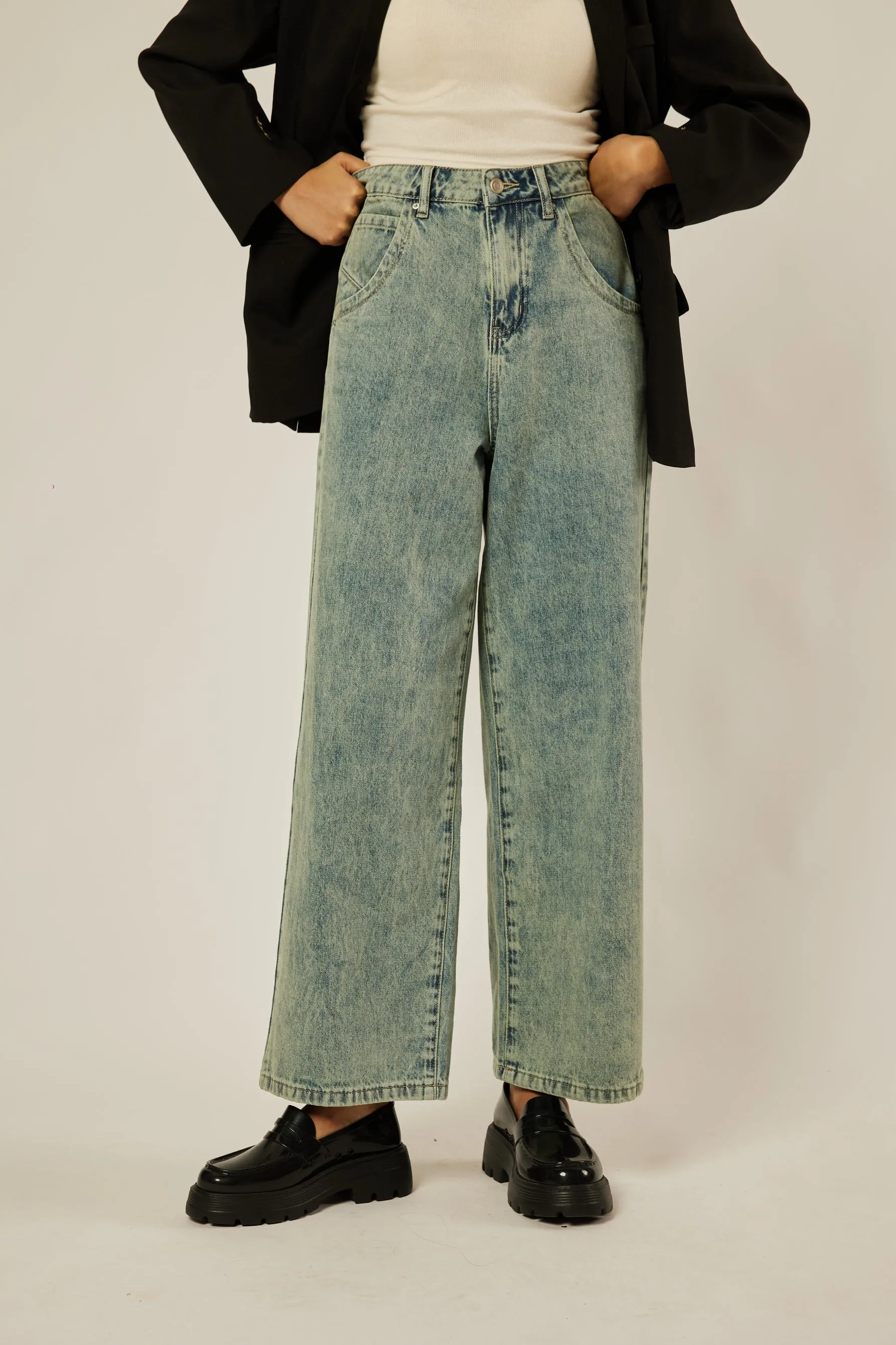 Lara Wide Straight Jeans - Washed Blue