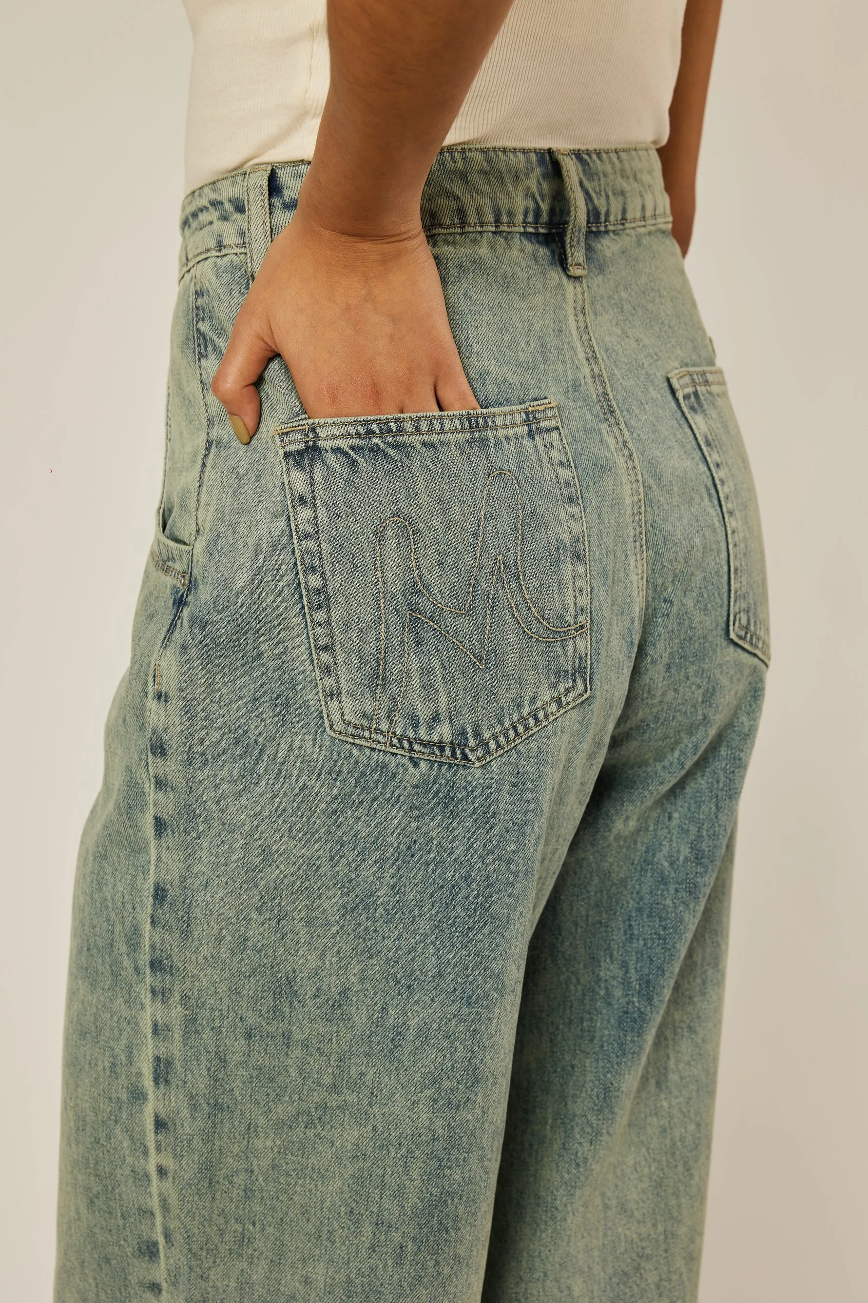 Lara Wide Straight Jeans - Washed Blue