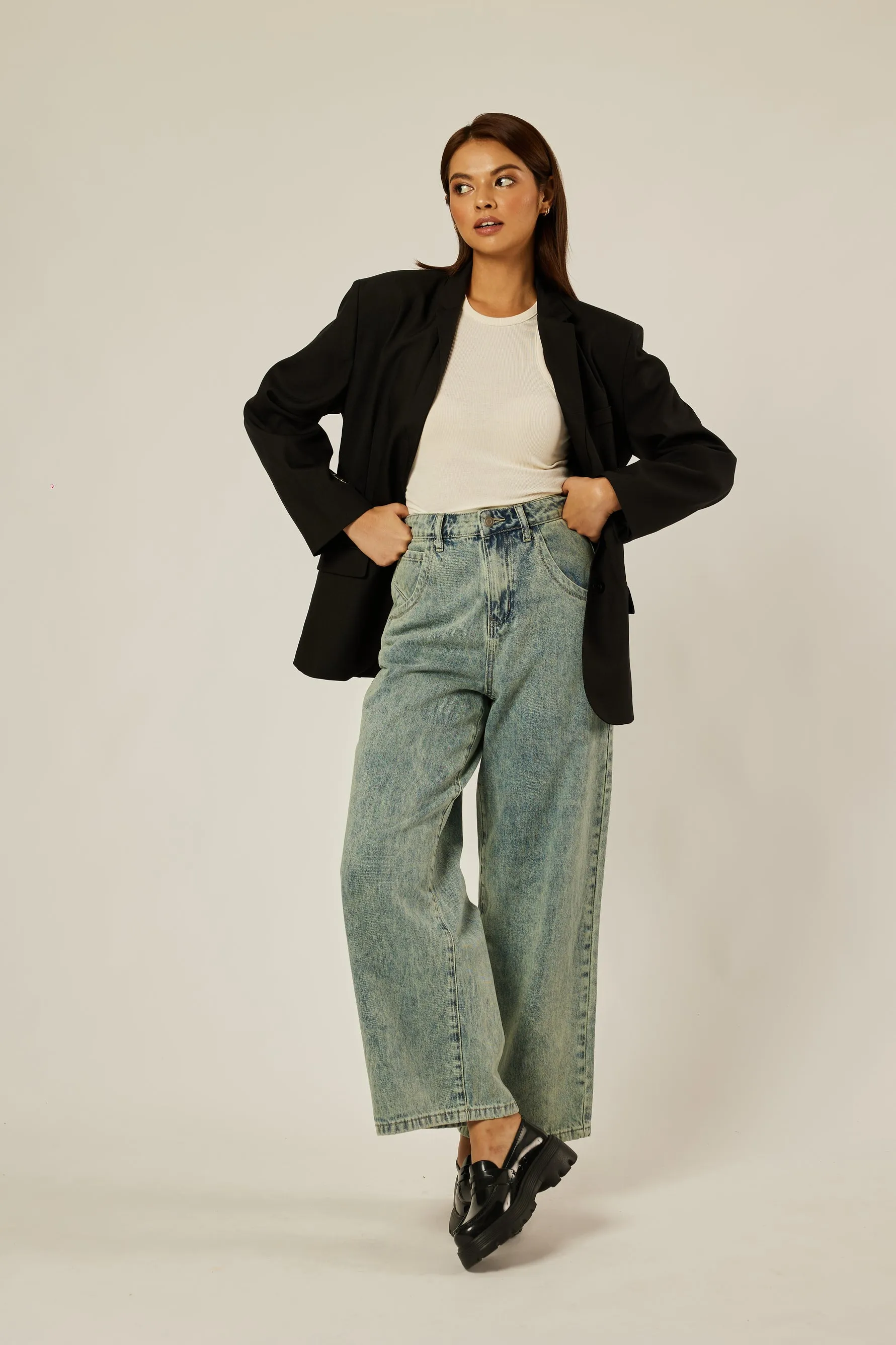 Lara Wide Straight Jeans - Washed Blue