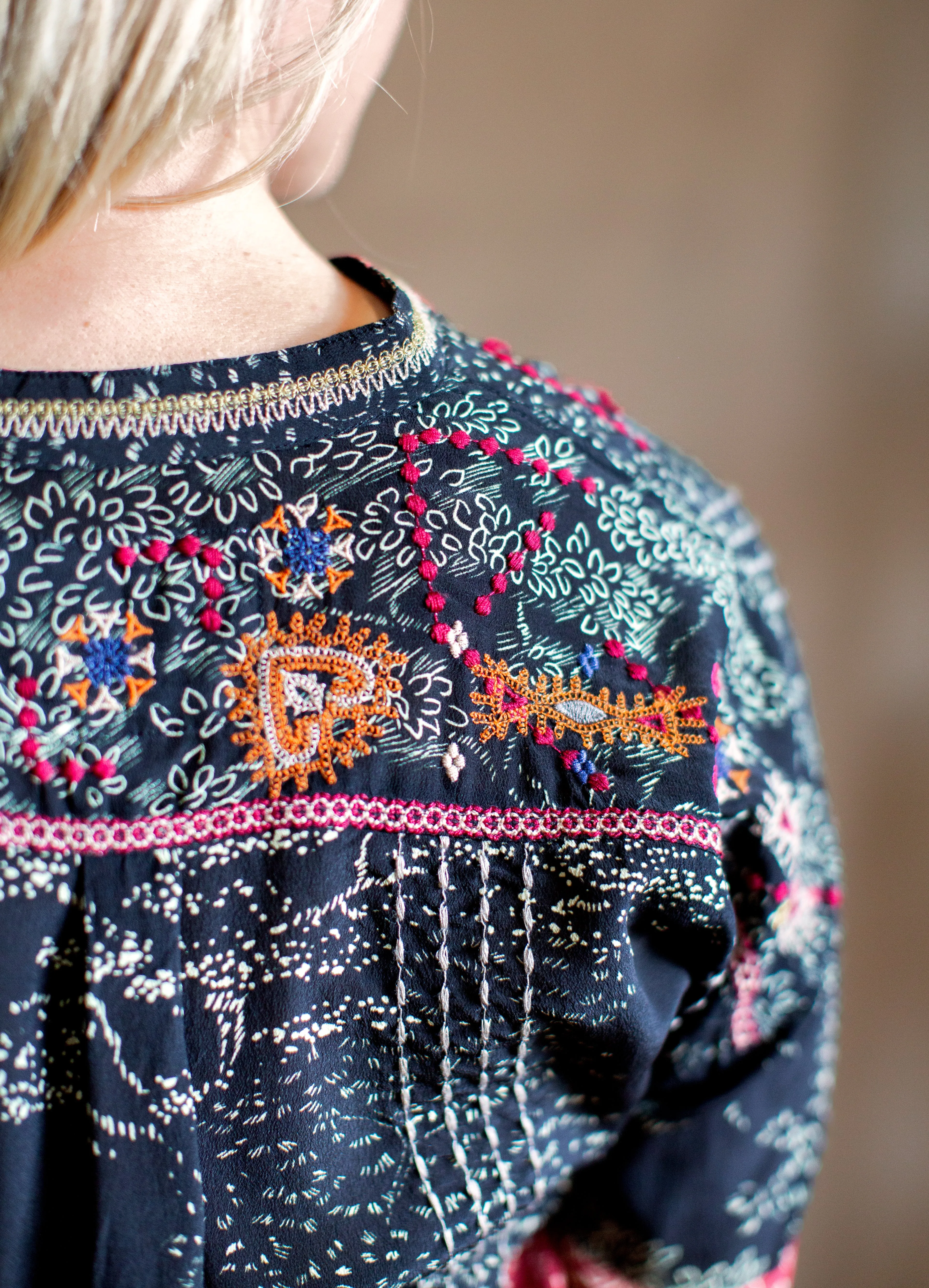 Ozee Blouse | Johnny Was