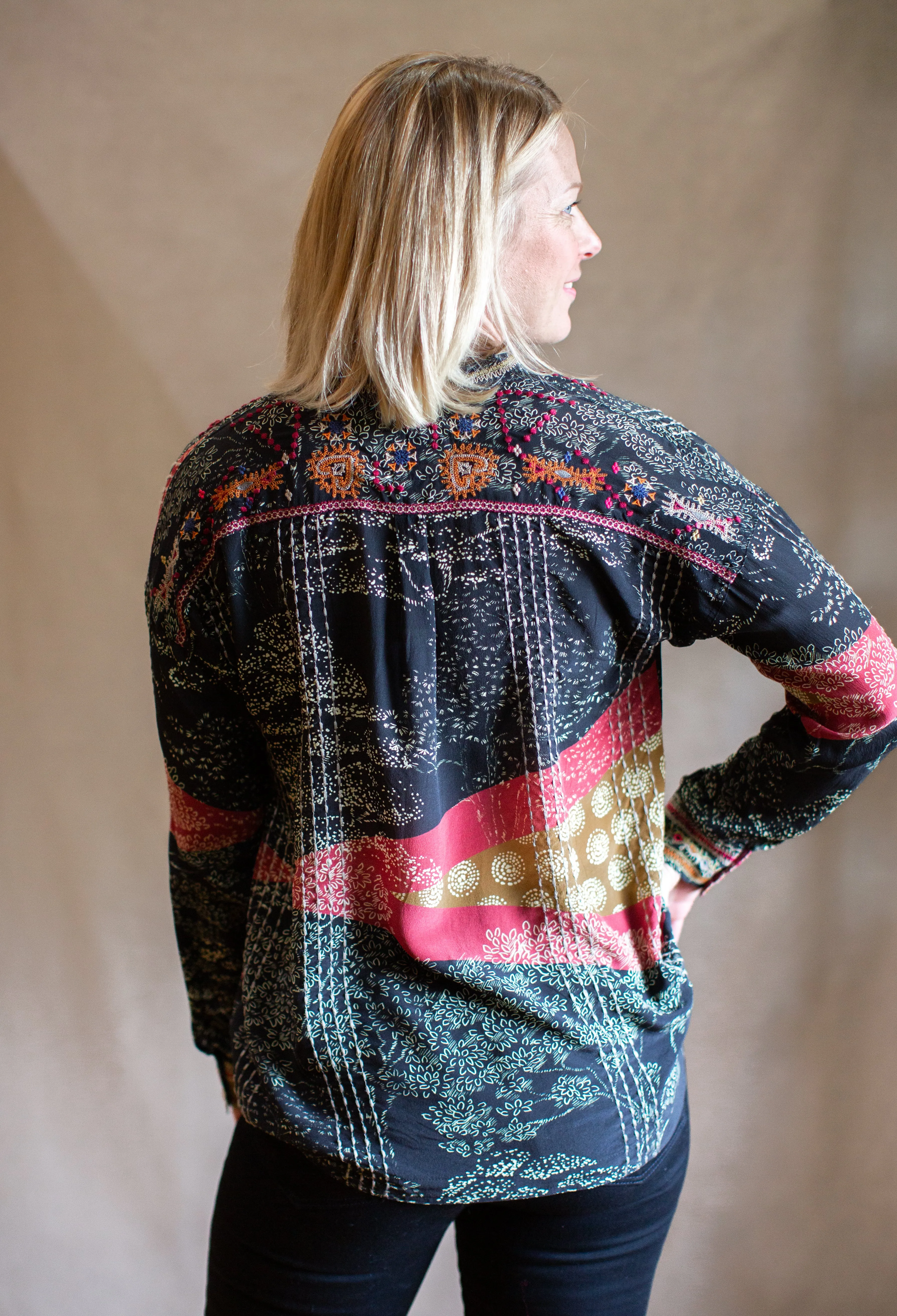 Ozee Blouse | Johnny Was